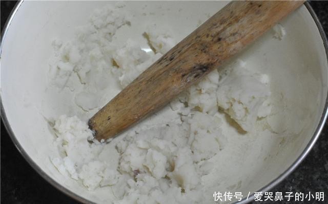 香甜|早餐新做法,20分钟就上桌,松软香甜,比馒头花卷好吃一百倍!