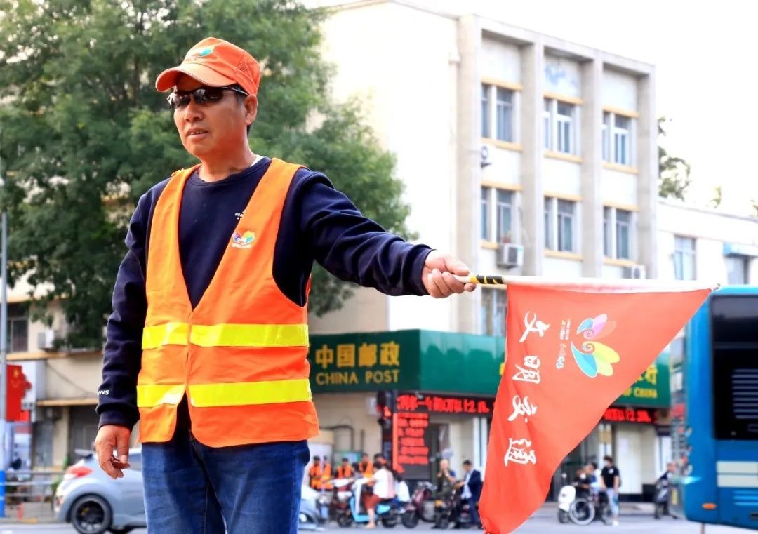 耐心|文明交通守护者 | 包焕芝:坚持用心耐心贴心 做文明交通的使者?