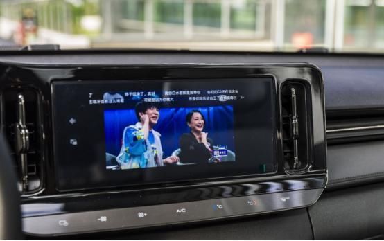  竞争|竞争轩逸帝豪，新宝骏轿跑轴距2米7，标配大屏车联网，不足6万