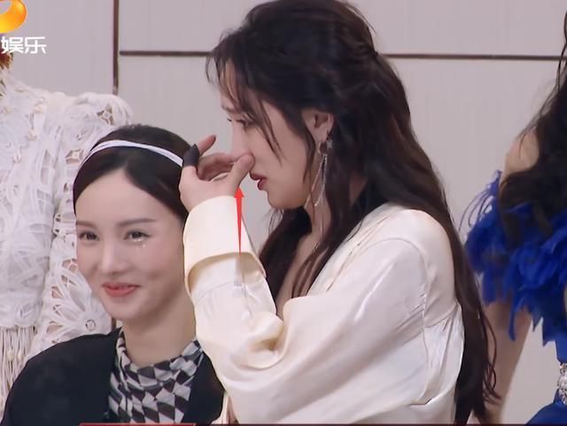  委屈|史上最委屈队长！孟佳被大家选为队长，一脸委屈差点哭出来！