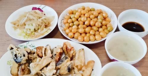  绿豆粥|今日早餐分享—大米绿豆粥/炸茄块/凉拌榨菜丝/姑鸟