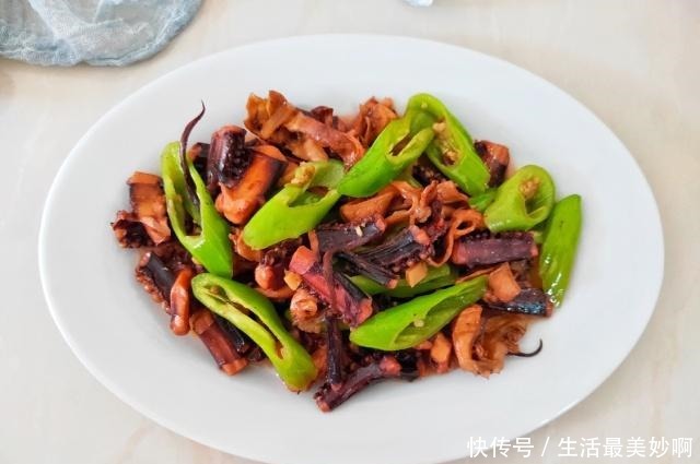 鱿鱼须炒|这东西25块钱一斤,比鱼鲜,比肉还贵,简单一炒比肉还香!