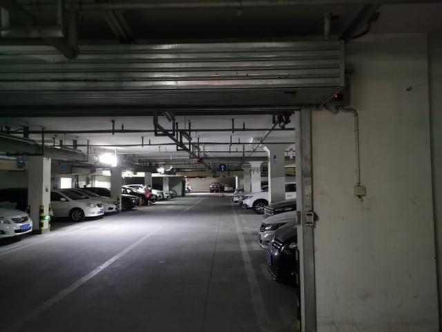  小区地下车|郑州地下车库防汛情况如何？记者探访多家小区后发现这三个问题