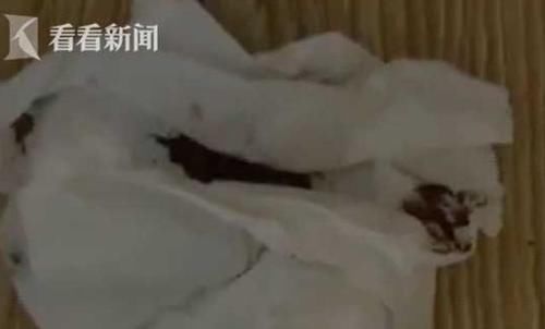 退房|男子入住酒店后，到点却迟迟不来退房？服务员打开房门被吓了一跳