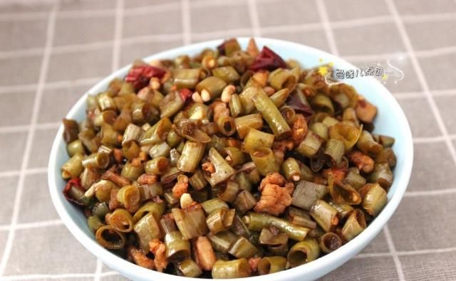 下饭|三伏天没胃口，豆角这样多1步，酸辣开胃特下饭，米饭都多吃2碗