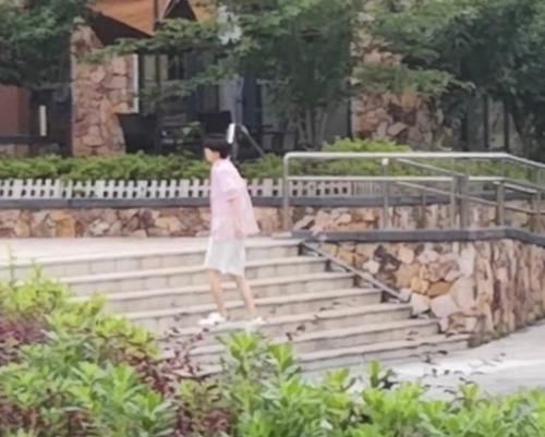  中餐厅|王俊凯录制《中餐厅》穿短裤，看到他露出的腿，快比上我胳膊了