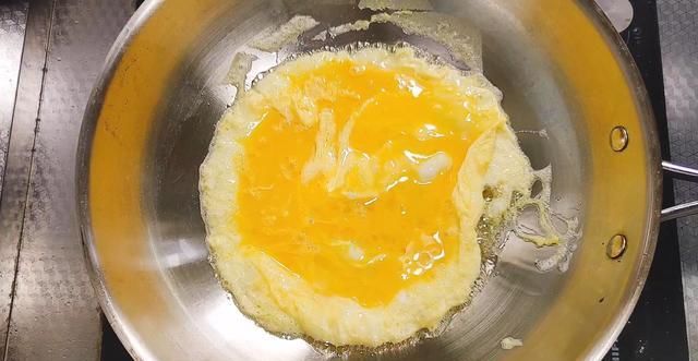  青椒|“青椒炒蛋”好吃有诀窍，鸡蛋鲜香又入味，家常菜也可以很美味