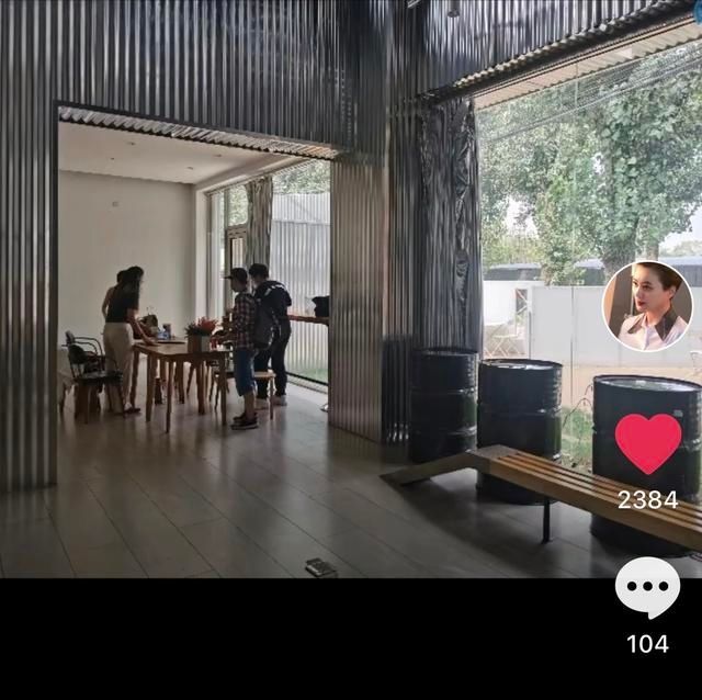 曝光|＂玉兔精＂李玲玉儿子罕曝光！鼻梁高挺眉毛浓，22岁气质不输男明星