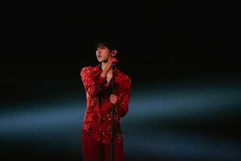  蔡徐坤|《青春芒果夜》朱一龙黄晓明蔡徐坤点燃青春，姐姐们舞台燃炸全场