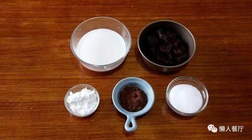  懒人|不用打发淡奶油，不用加蛋黄，教你懒人脆皮雪糕的做法，轻松学会