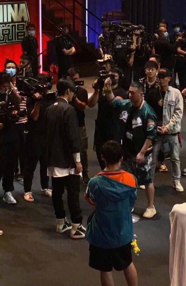  参加|网红再参加说唱比赛惨遭淘汰，自认说唱天王，曾向吴亦凡下跪道歉