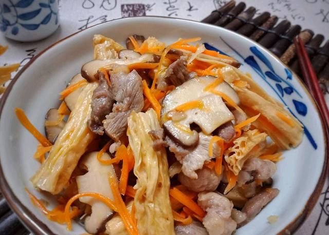  手软|最简单的补钙菜，夏天遇到绝不“手软”，实惠又好做，多吃长高个