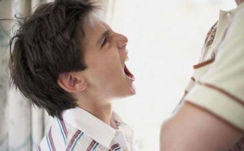 调皮|爷爷带娃逛超市，孩子调皮把鸡蛋打碎了，爷爷的话让店员怀疑人生