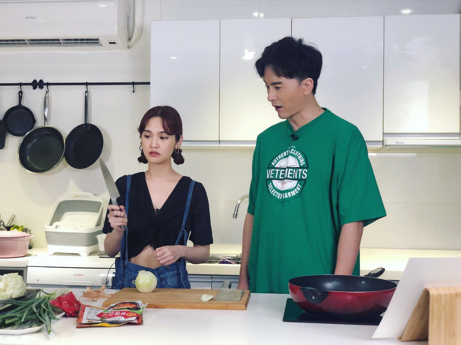  杨丞琳|郑元畅邀杨丞琳挑战下厨 两位“厨艺小白”困难重重
