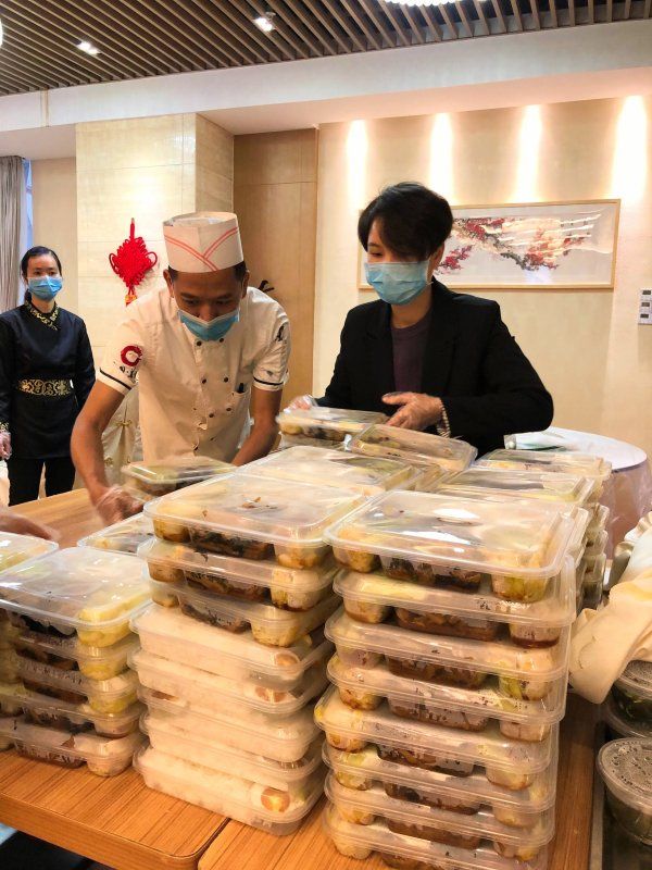 小勺|“七分饱”饭盒、小勺盛菜、电子监控、精准采购......管理“升级” 单位食堂变“节约”