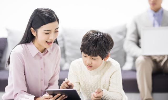 扎破|熊孩子逛超市，用牙签扎破45袋大米损失近二千元，妈妈：都怪超市