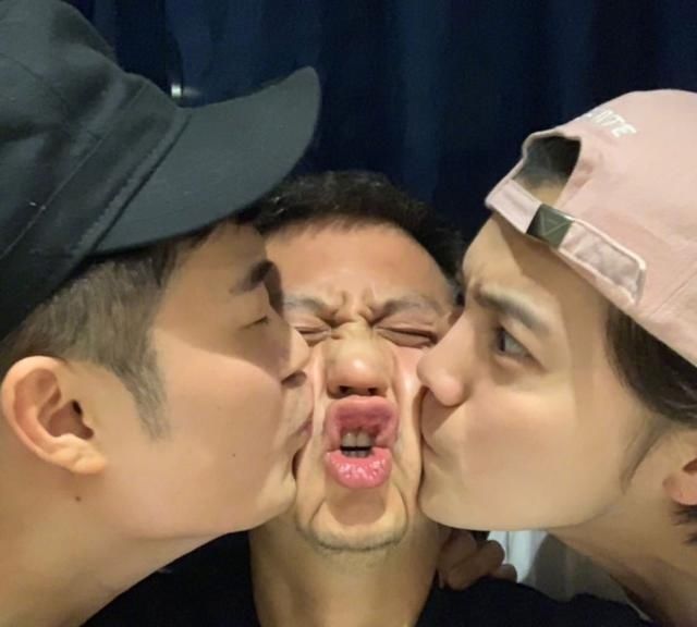  回来|邓超分享新综艺动态，配文这是什么综艺，感觉青春要回来了？