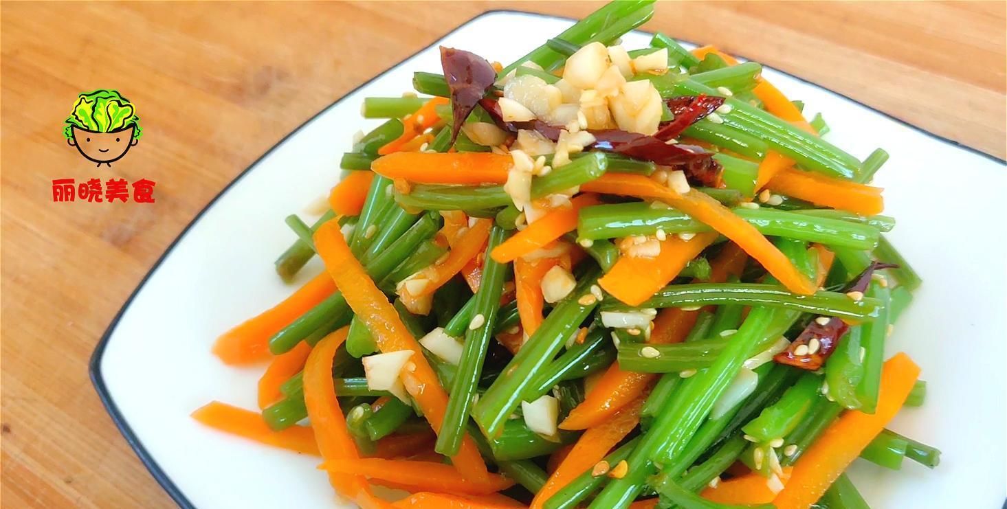  红薯|红薯梗有人焯水，有人直接炒，都不对，教你解馋吃法