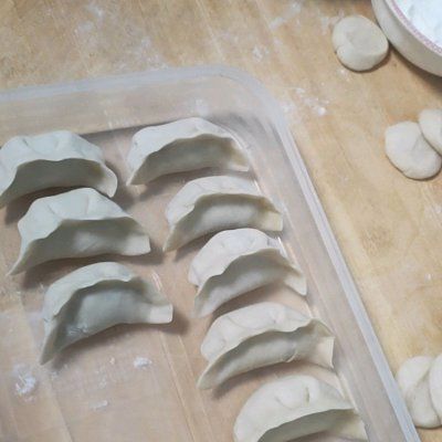 好吃|这道猪肉青椒饺子锅贴，怎么做都好吃