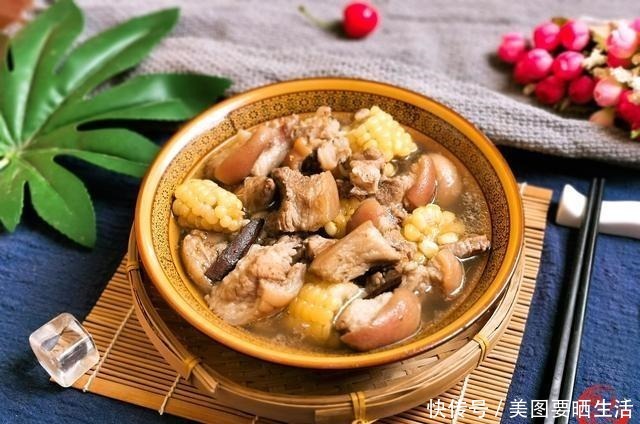 到底|炖猪脚汤到底要不要焯水记住“4个关键”,学会最正确炖汤技巧