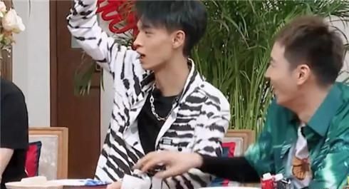 相声|《德云斗笑社》首播,本是综艺娱乐节目,却变成检讨总结大会