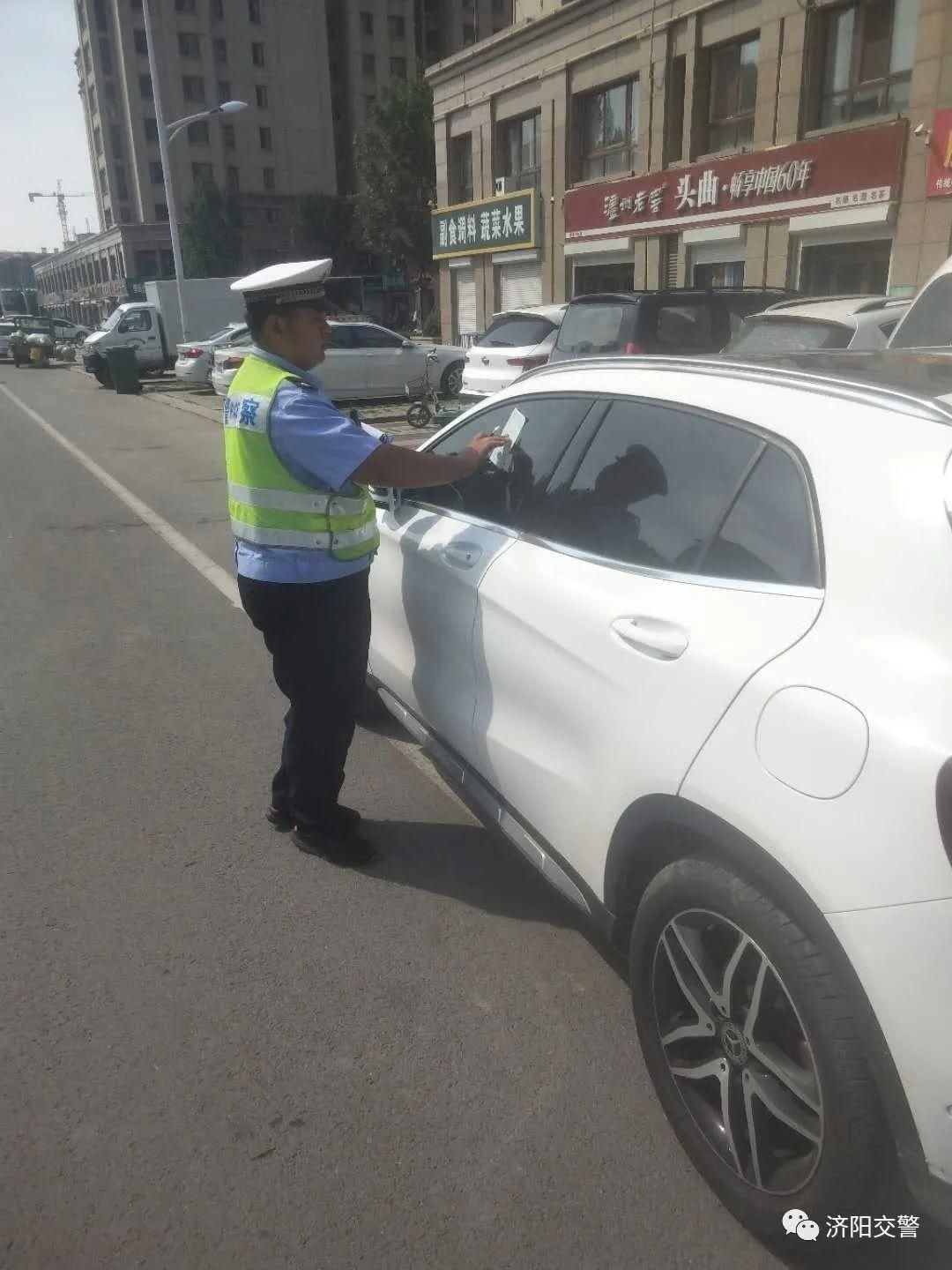 文明城市|【创建全国文明城市】济阳交警持续对违法停车进行整治 提升道路通行效率