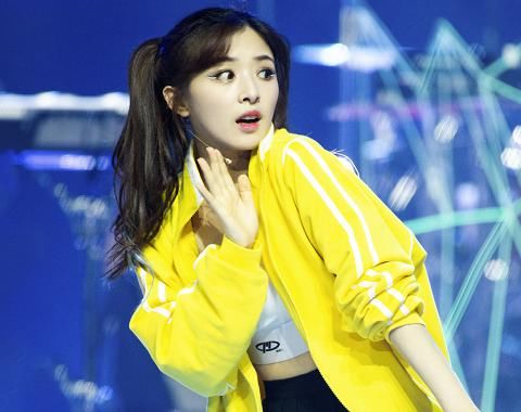  成团|张含韵错失成团位发感慨时，谁注意第一个评论的是谁？我没看错吧