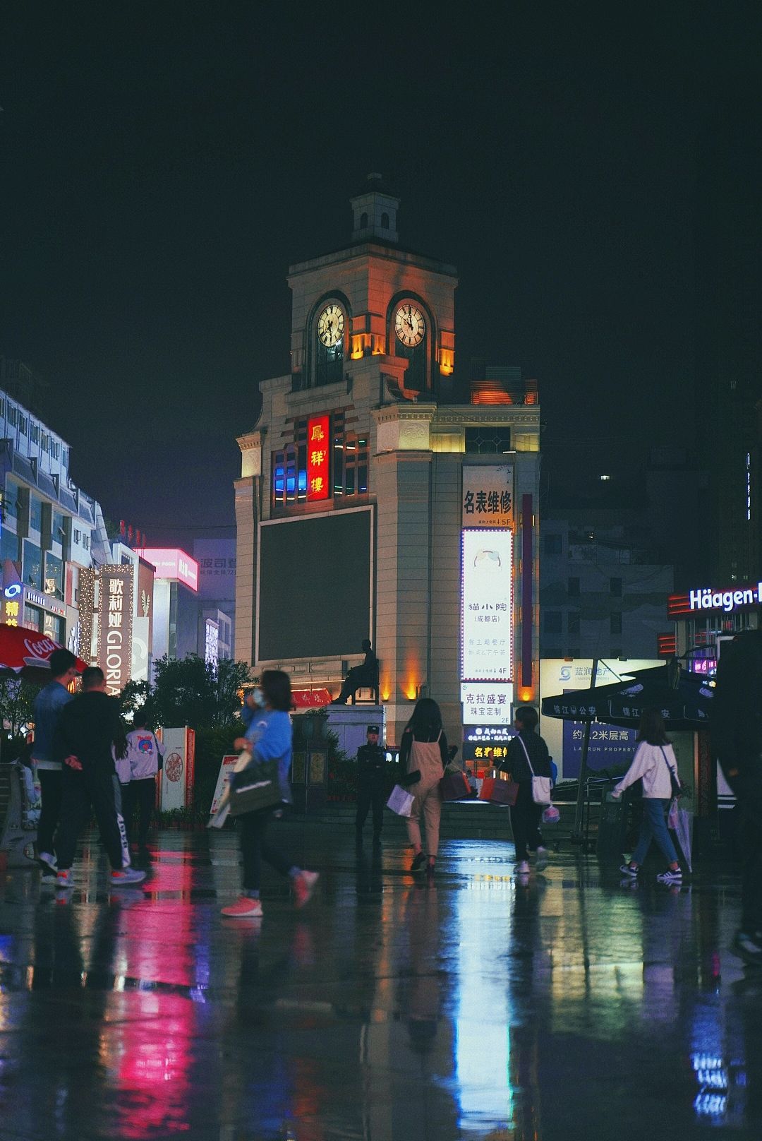 商场里|美食打卡攻略!每一个美食聚集地,都种满了成都人