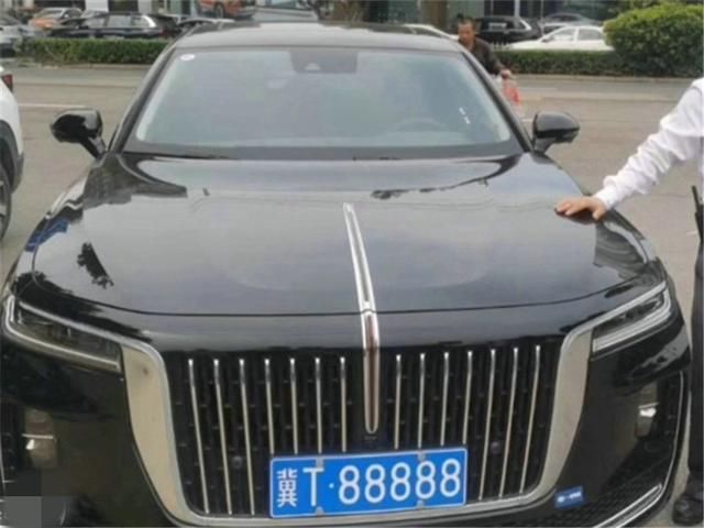 小伙|小伙用红旗H9当婚车，丈母娘一脸铁青，看到车牌瞬间“多云转晴”