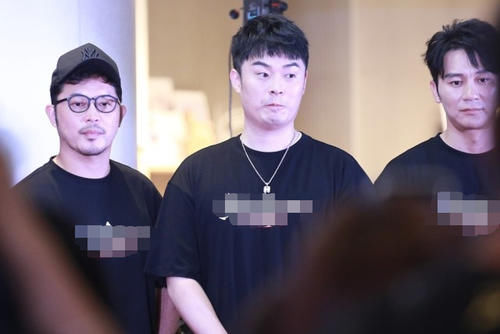  称为|《跑男》离开后的成员都有联系，却独独少了他，难怪被称为最违和成员