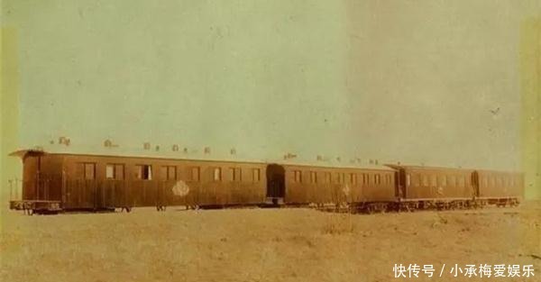 和慈禧|老照片:光绪和慈禧回宫时的场景,官员百姓下跪相迎,排场很大