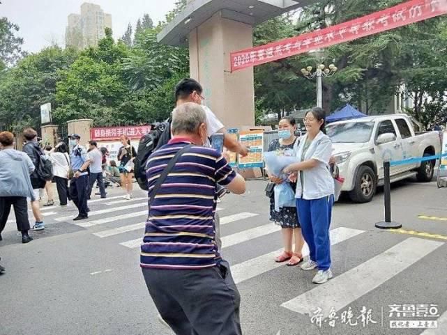  考生|壹起见证新高考｜高考结束，考生没啥感觉，家长却激动哭了