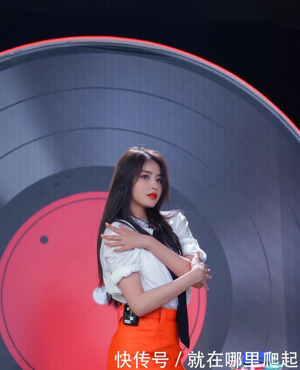  老路|金子涵上《快本》，竞争唯一主持名额，这是要走王一博的老路吗？