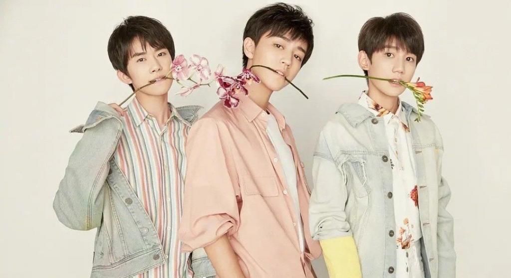  努力|努力向上的三小只TFBOYS，现如今合体黑色羽毛造型，简直太赞了！