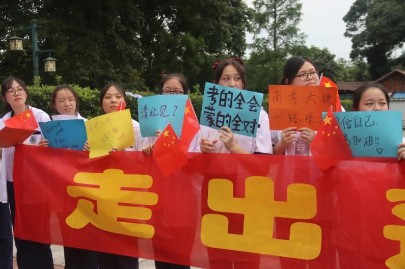  送考|乘风破浪高考日 盘点常德市二中爱心送考的那些美好画面！