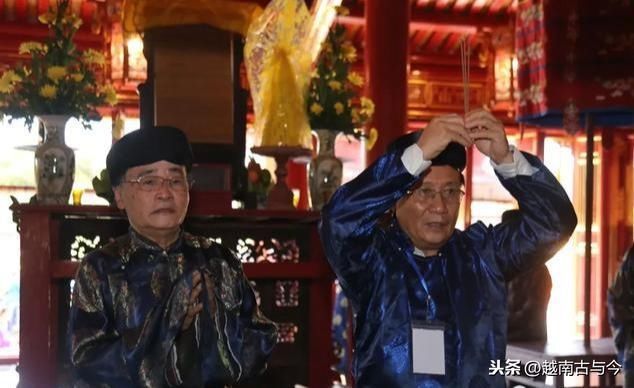  广治省|越南人纪念反法“勤王运动”135周年，迎造反皇帝神位到广治供奉