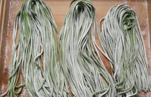 蛋花|西红柿蛋花菠菜面:面条碧绿筋道,好吃营养