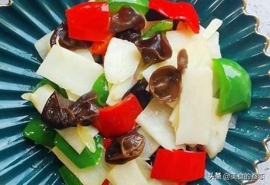  排骨|豉香土豆小排，辣子鱼嘴焗鸡，木耳炒青椒，香菜炒牛肉的做法