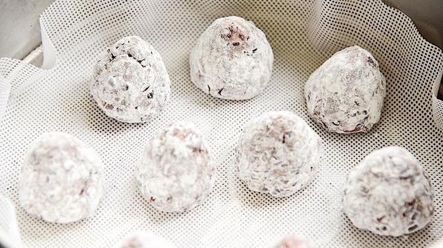  蛮不错|这懒人主食，一搅一蒸即可搞定，女人要多吃，不仅抗饿还气色好