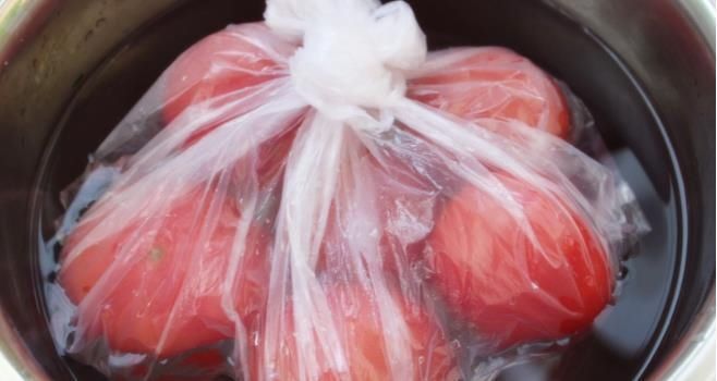 西红柿|买的西红柿太多,放冰箱里怕坏掉?教你一招,保存的时间更加长