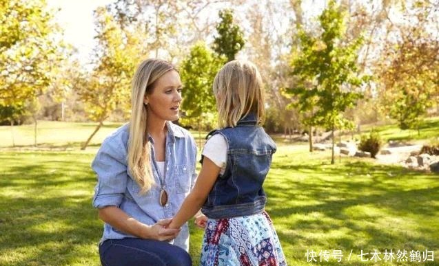 鼓励|多关注孩子,让他感觉到父母的疼爱,并鼓励他表达自己的情感