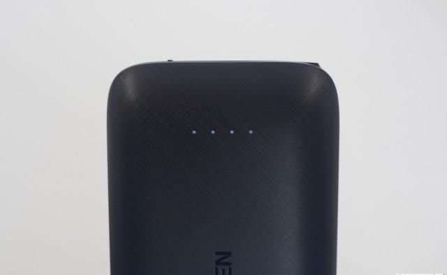 绿联|小巧mini,绿联10000mAh自带苹果MFi认证快充线充电宝评测