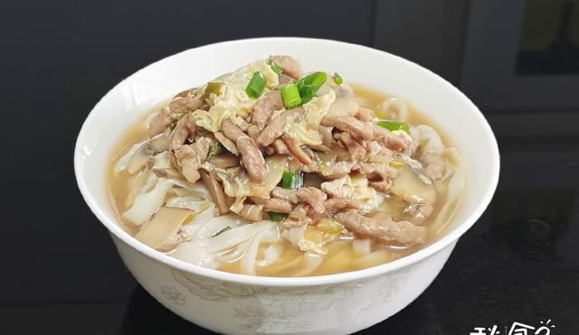 筋道|“手擀面”怎么做才能爽滑、筋道、有嚼劲?方法、配料,都在这里