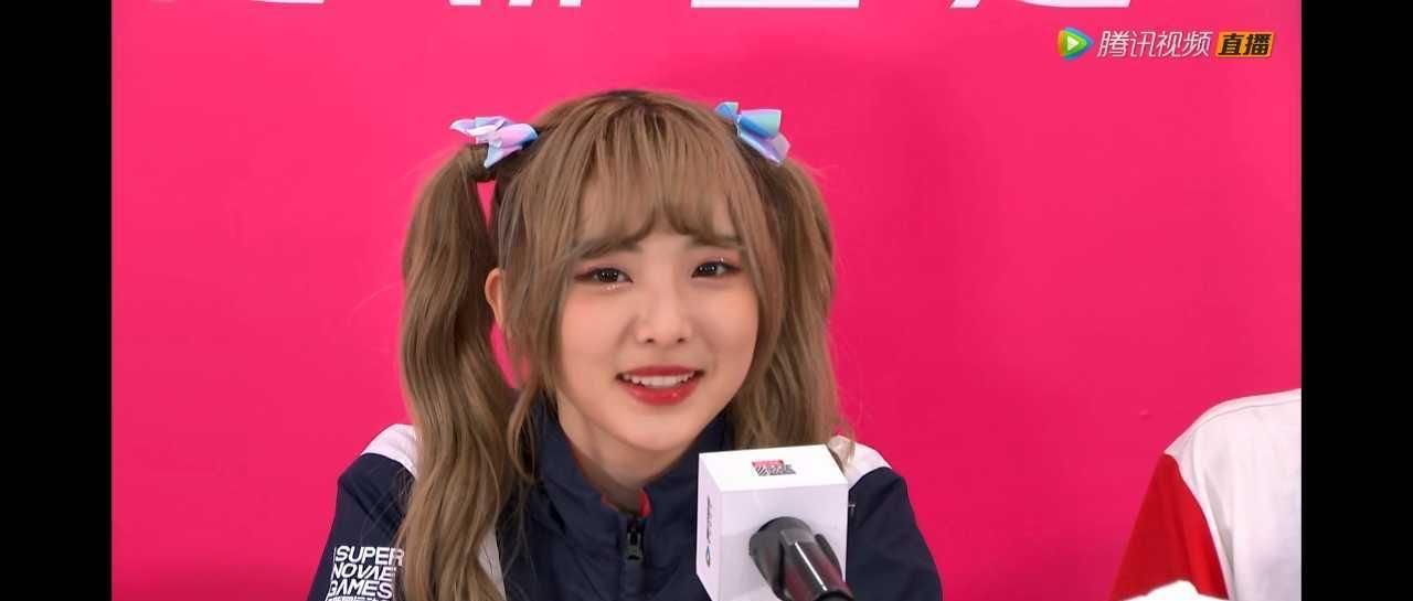  郑乃馨|硬糖少女303郑乃馨因奇怪方式出圈！R1SE翟潇闻错位顶碗图超好笑