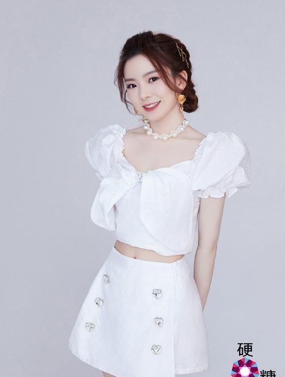  出道|硬糖少女组内分工：希林全能，刘些宁舞担，看到张艺凡，牙笑掉了