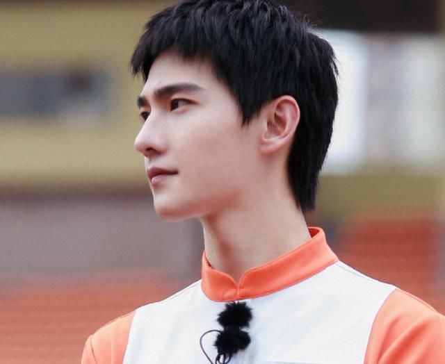  哥哥队|胡军问杨洋谈过几个女友，杨洋正不知所措时，李维嘉的救场太及时