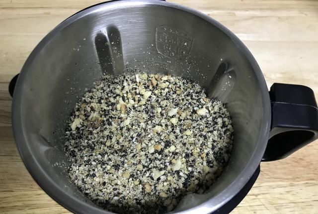 南方人|面粉炒一下,热水冲泡,营养可口,北方人常吃,南方人吃过的不多