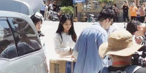  横幅|当《中餐厅》开始录音时，他换了人？横幅甚至没有撕下来