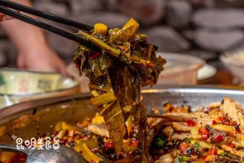 排队|昆明排队三十年老店,15张桌子,“镇店之宝”每天卖半吨