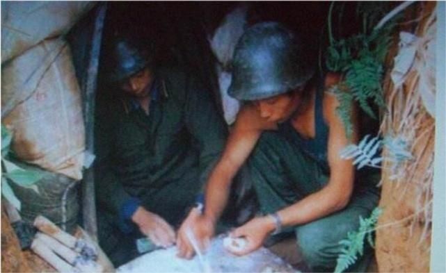 特工|越军特工嘴馋,化装我军潜入边境吃汽锅鸡,结果一锅端